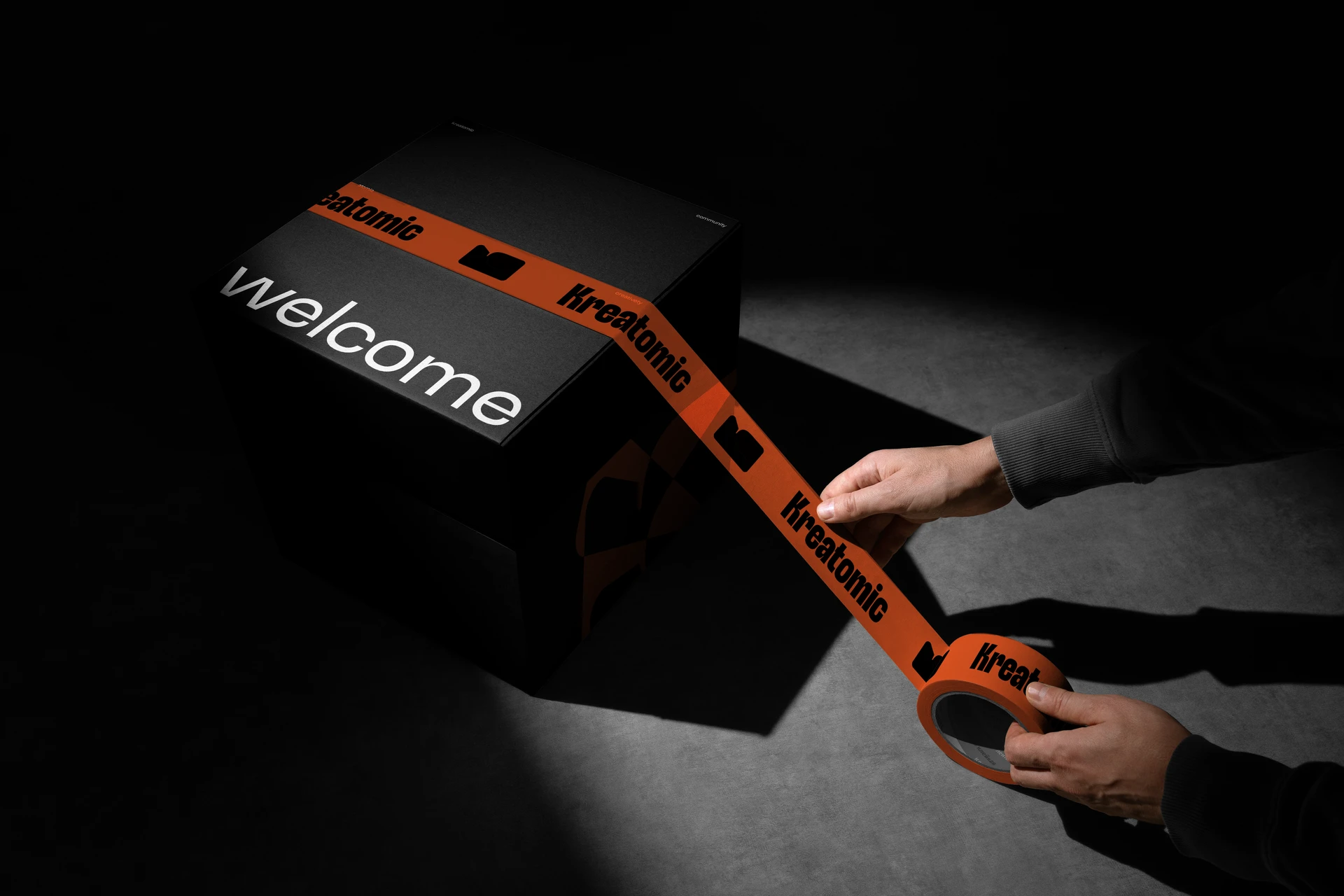 Post and packaging mockup - Kreatomic